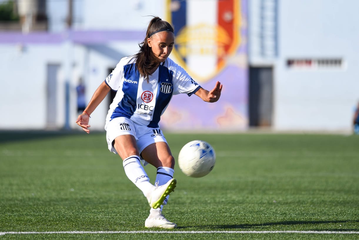 Invitamos a la 1ra división de fútbol femenino del club