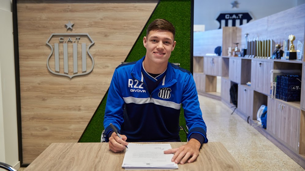 Tomás Palacios firmó su primer contrato profesional - Club Atlético Talleres